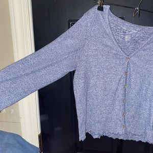 American Eagle Long Sleeve blue lettuce edge top